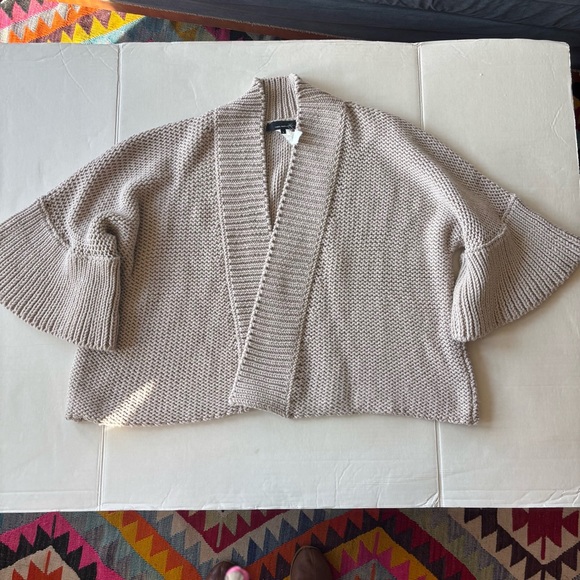 Isabel Marant Wool cardigan 
Oversized with shawl collar and big bell sleeves - Picture 6 of 11